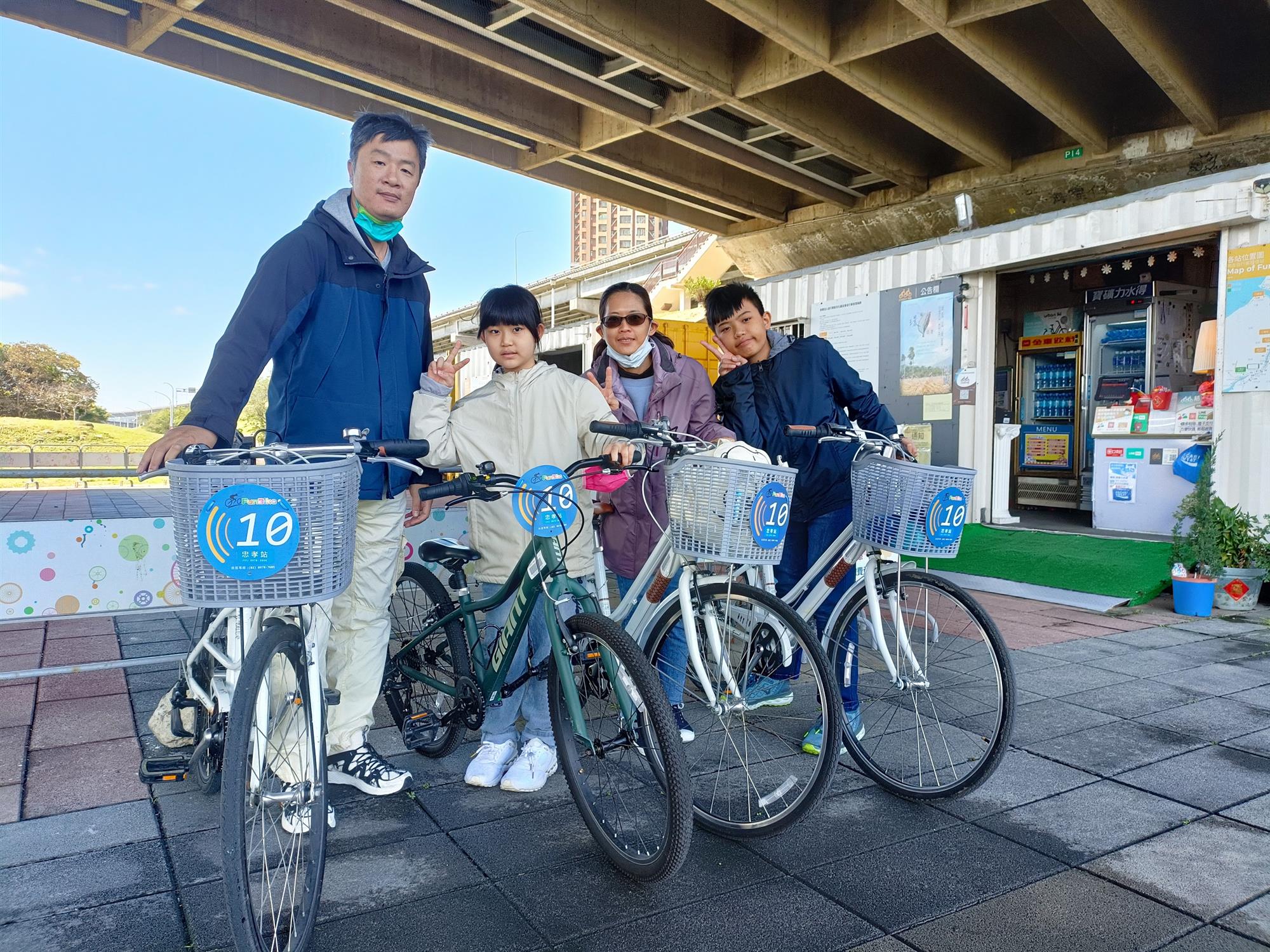 11 新北河濱公園14個自行車租借站，提供民眾便利友善的自行車環境